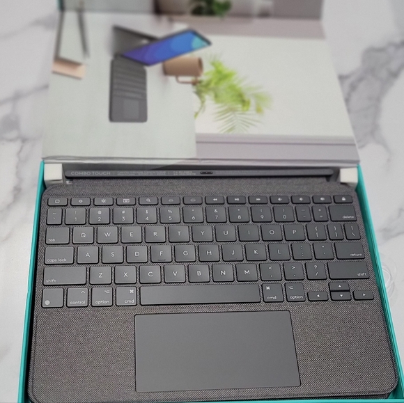 Logitech Combo Touch Keyboard Case for 11 inch iPad Pro 1st 2nd 3rd 4th Gen - Picture 4 of 8